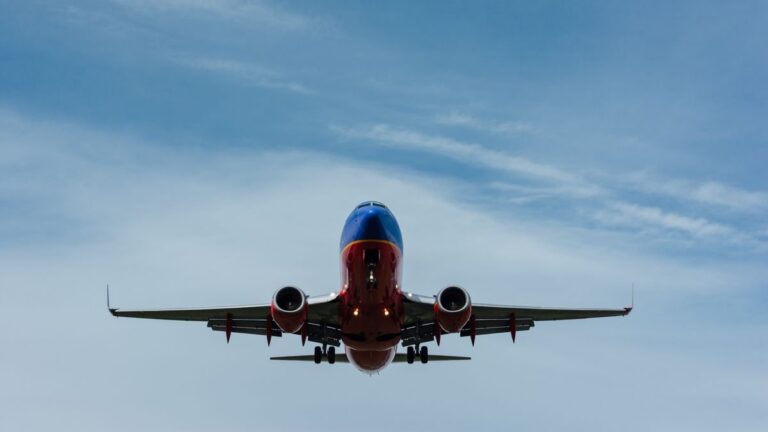 Viajes al exterior siguen en récord: Cómo presionan sobre las reservas junto con importaciones Viajes al exterior siguen en récord: Cómo presionan sobre las reservas junto con importaciones