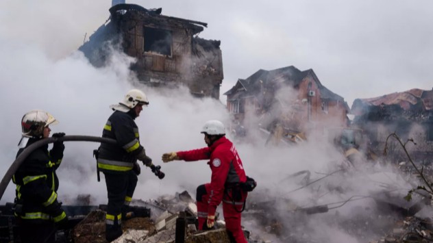 Ataque con drones en Ucrania: 5 muertos, incluida familia de bombero local Ataque con drones en Ucrania: 5 muertos, incluida familia de bombero local
