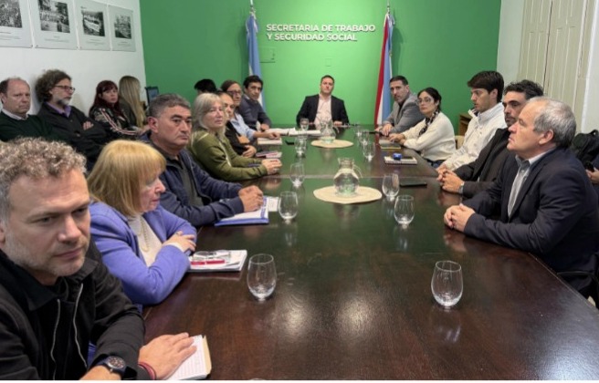 Paritaria docente: el Gobierno presentó una oferta salarial remunerativa, los gremios la rechazaron y la negociación pasó a cuarto intermedio