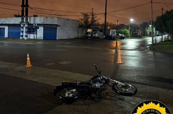 CONCORDIA: Chocó una moto, escapó y horas después se presentó ante la Policía